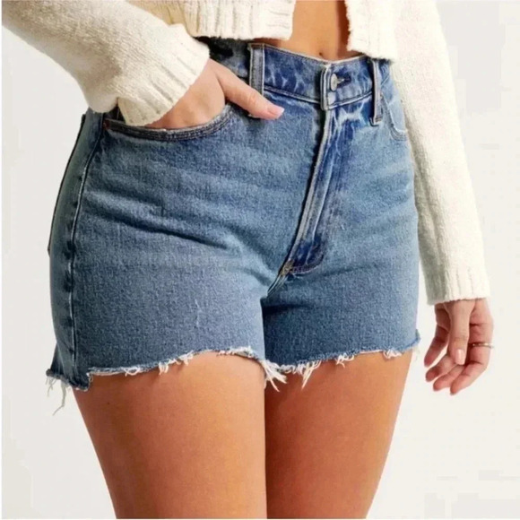 NWT Abercrombie & Fitch The Mom Short High Rise Raw Hem Plus Size 35/20 - Picture 1 of 8